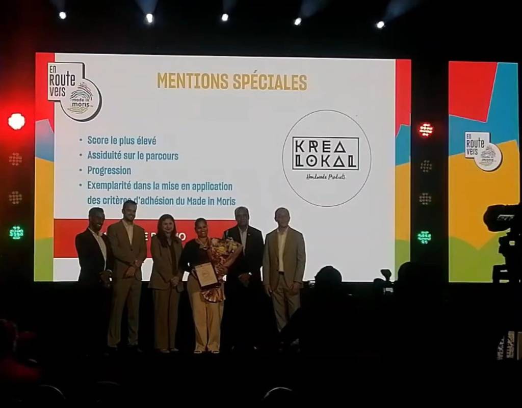 Cérémonie d'obtention du label Made in Moris – Krea Lokal sur scène